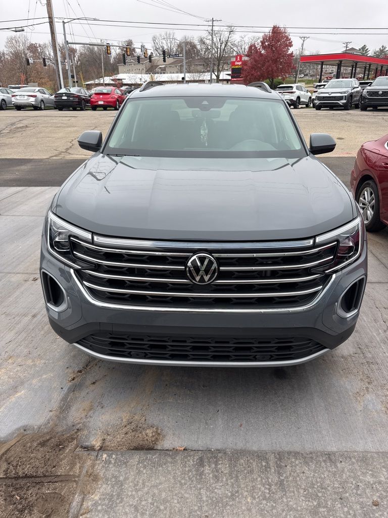 2025 Volkswagen Atlas SE Technology photo 2