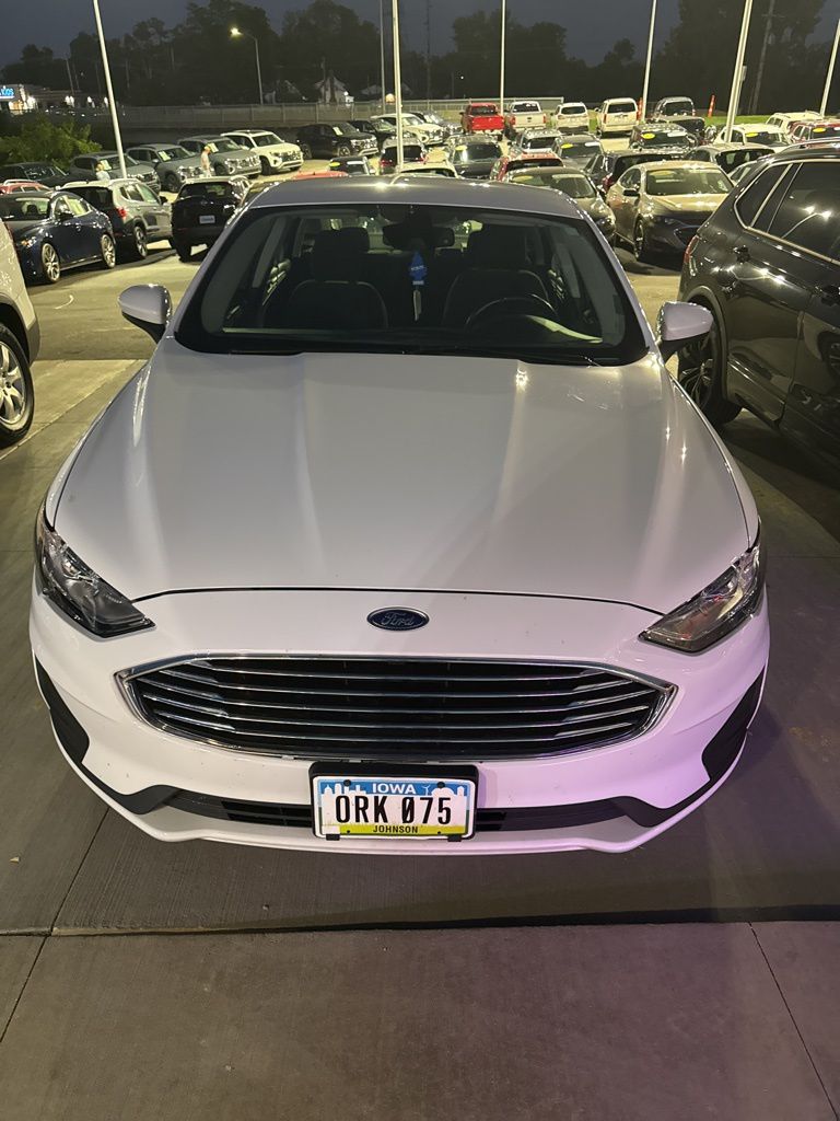 2019 Ford Fusion SE photo 2