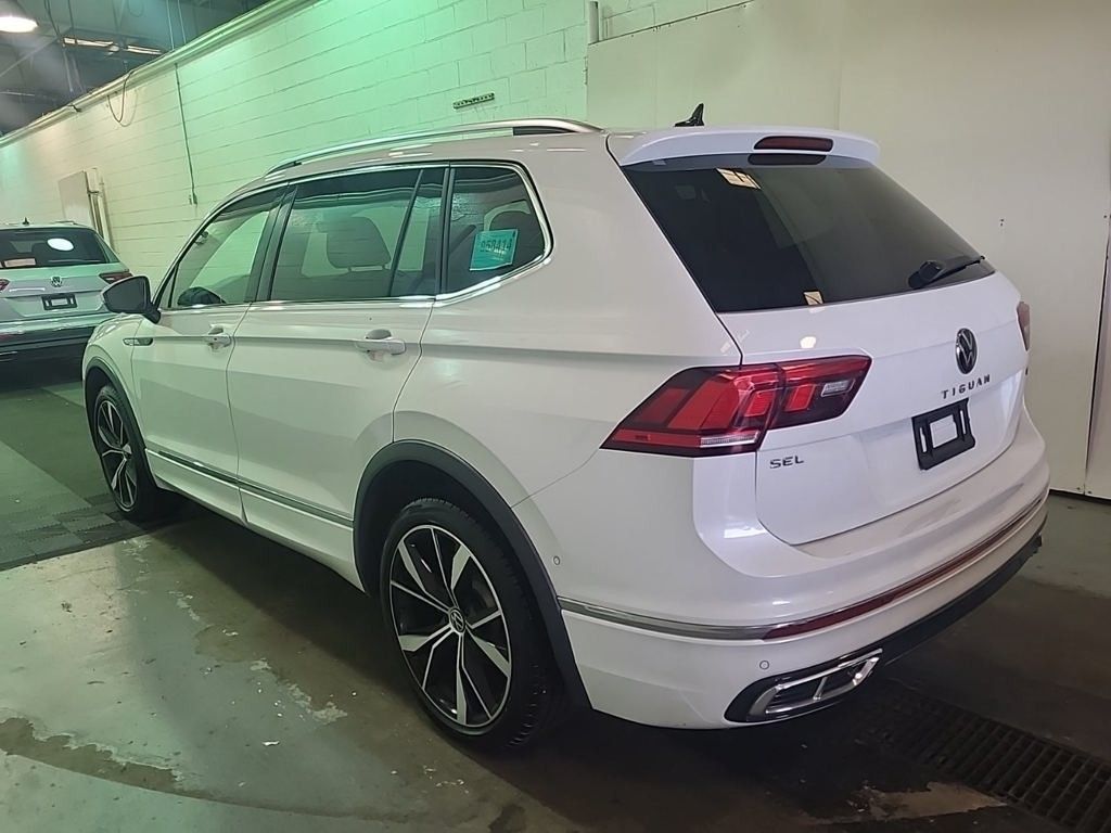 2024 Volkswagen Tiguan SEL R-Line photo 3