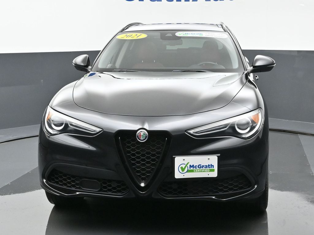 2021 Alfa Romeo Stelvio photo 3