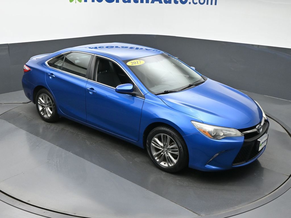 2017 Toyota Camry XLE photo 2