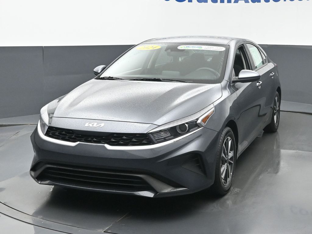 2024 Kia Forte LXS photo 4