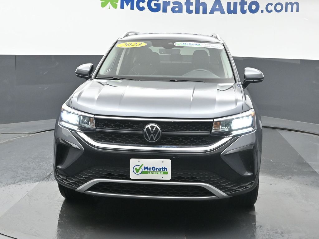 2023 Volkswagen Taos SE photo 3
