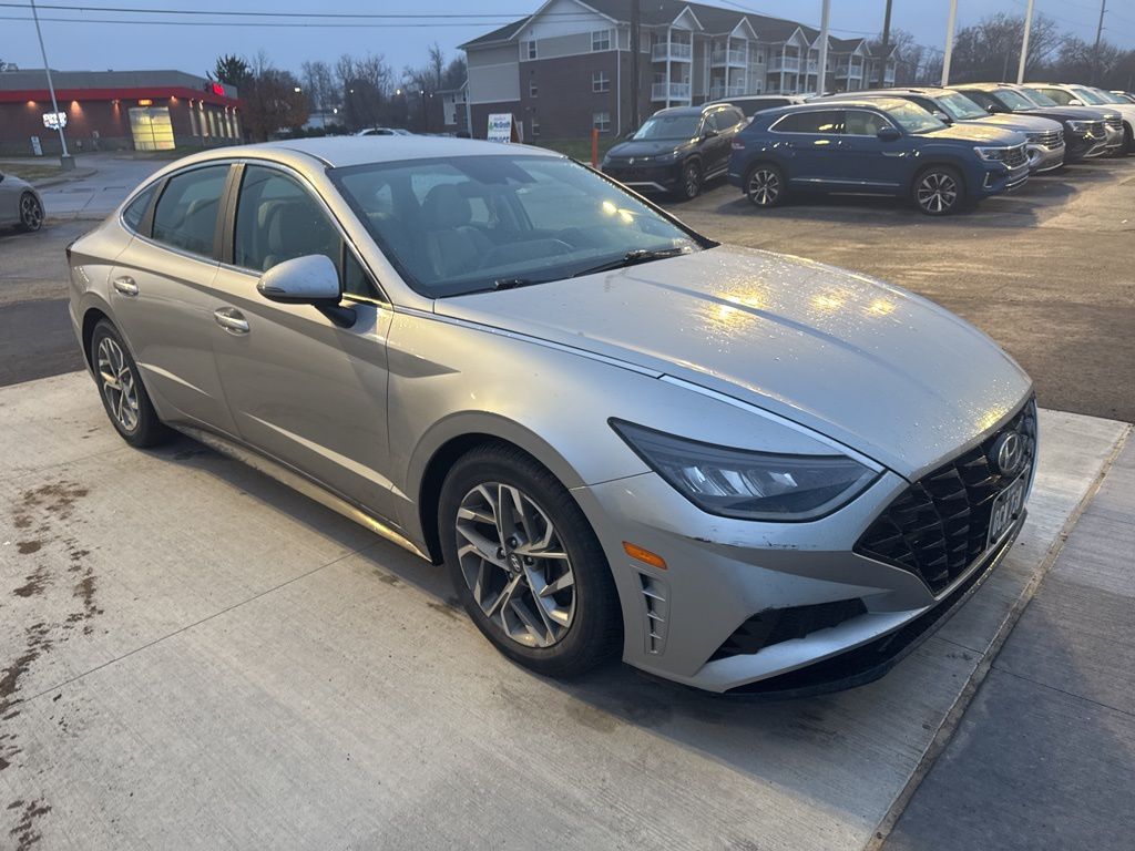 2020 Hyundai Sonata SEL photo 2
