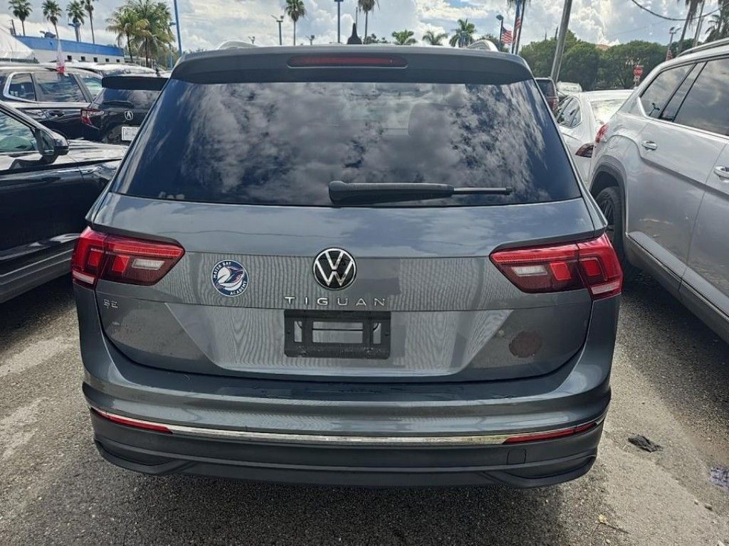 2022 Volkswagen Tiguan SE photo 3
