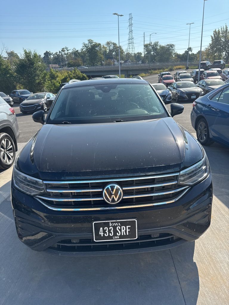 2022 Volkswagen Tiguan SE photo 2