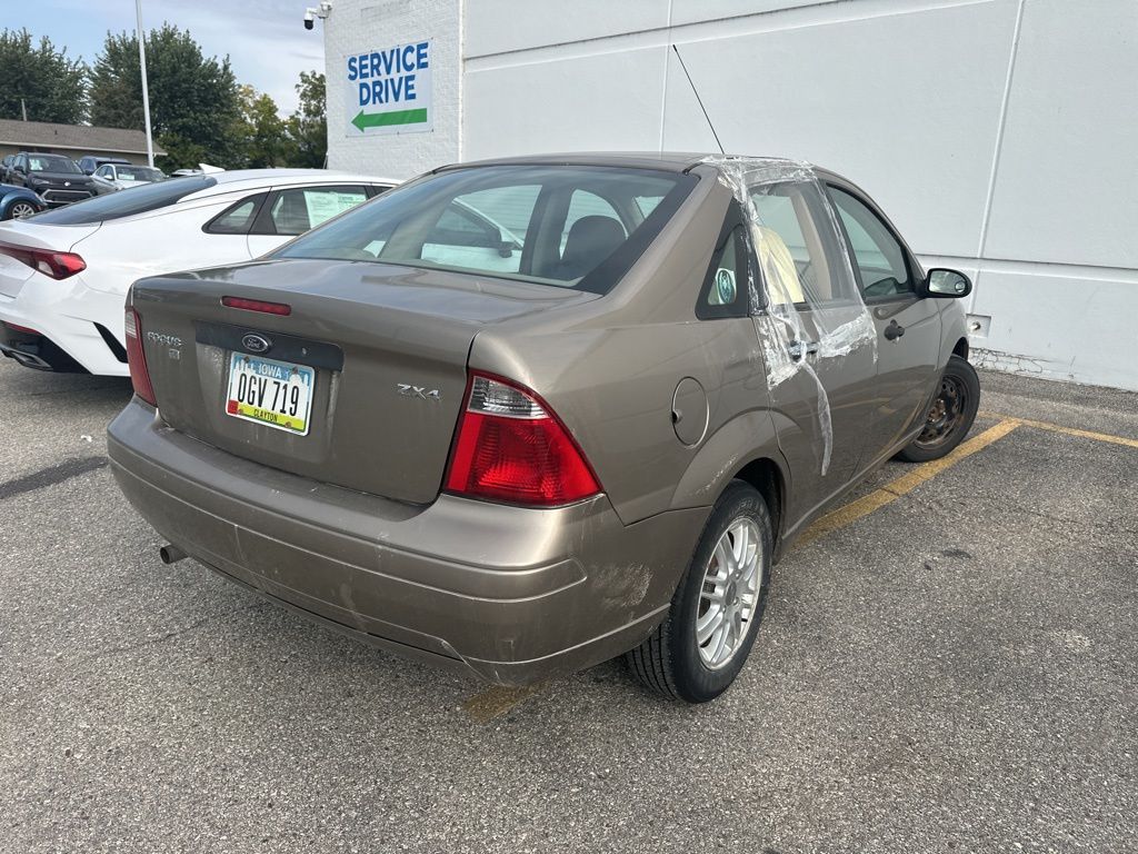 2005 Ford Focus ZX4 S photo 3