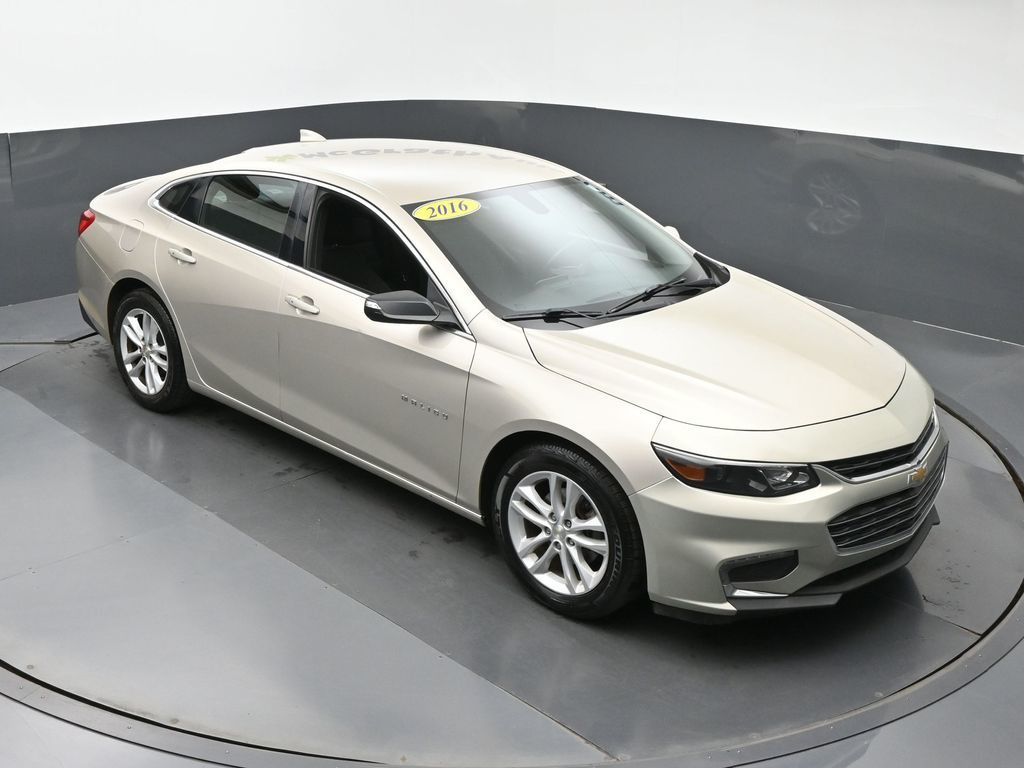 2016 Chevrolet Malibu 1LT photo 2