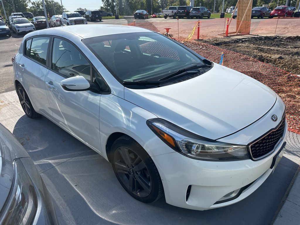 2017 Kia Forte EX photo 2