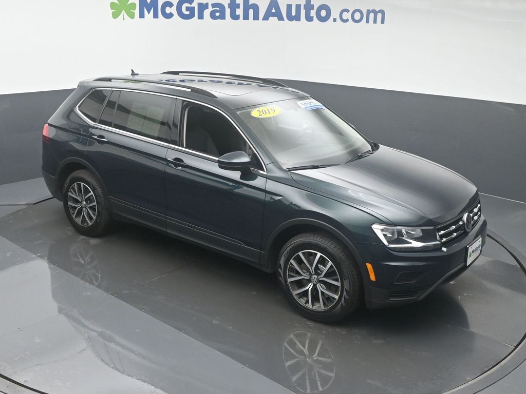 Used 2019 Volkswagen Tiguan SE with VIN 3VV2B7AX1KM117126 for sale in Marion, IA