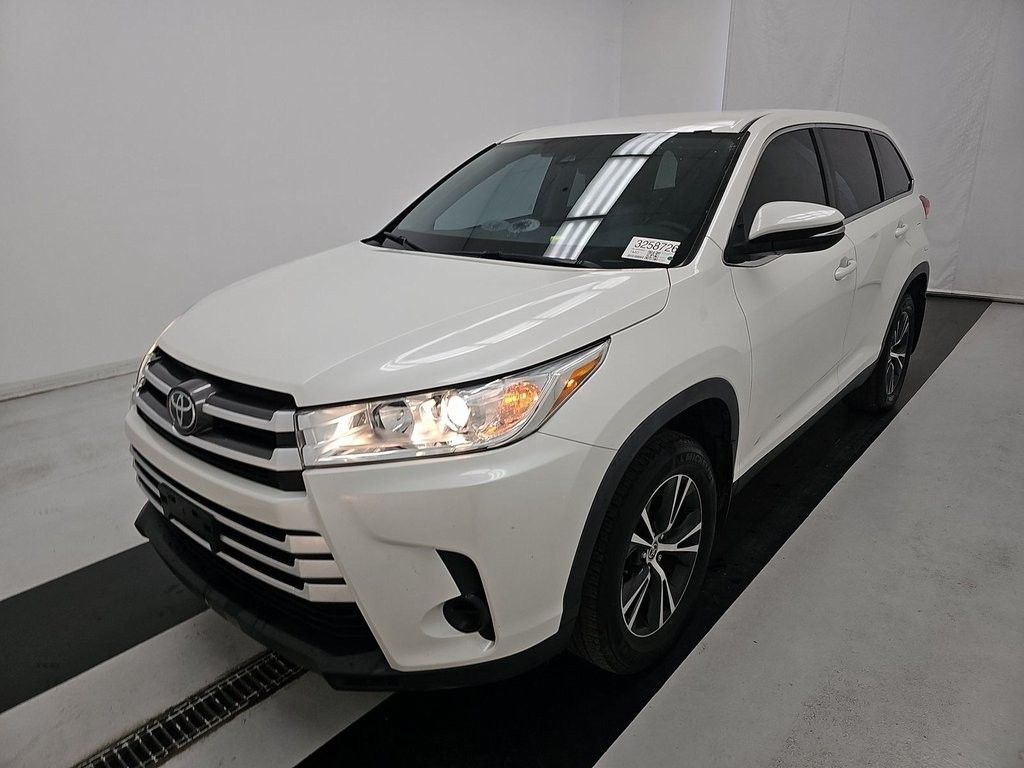 2019 Toyota Highlander LE photo 4
