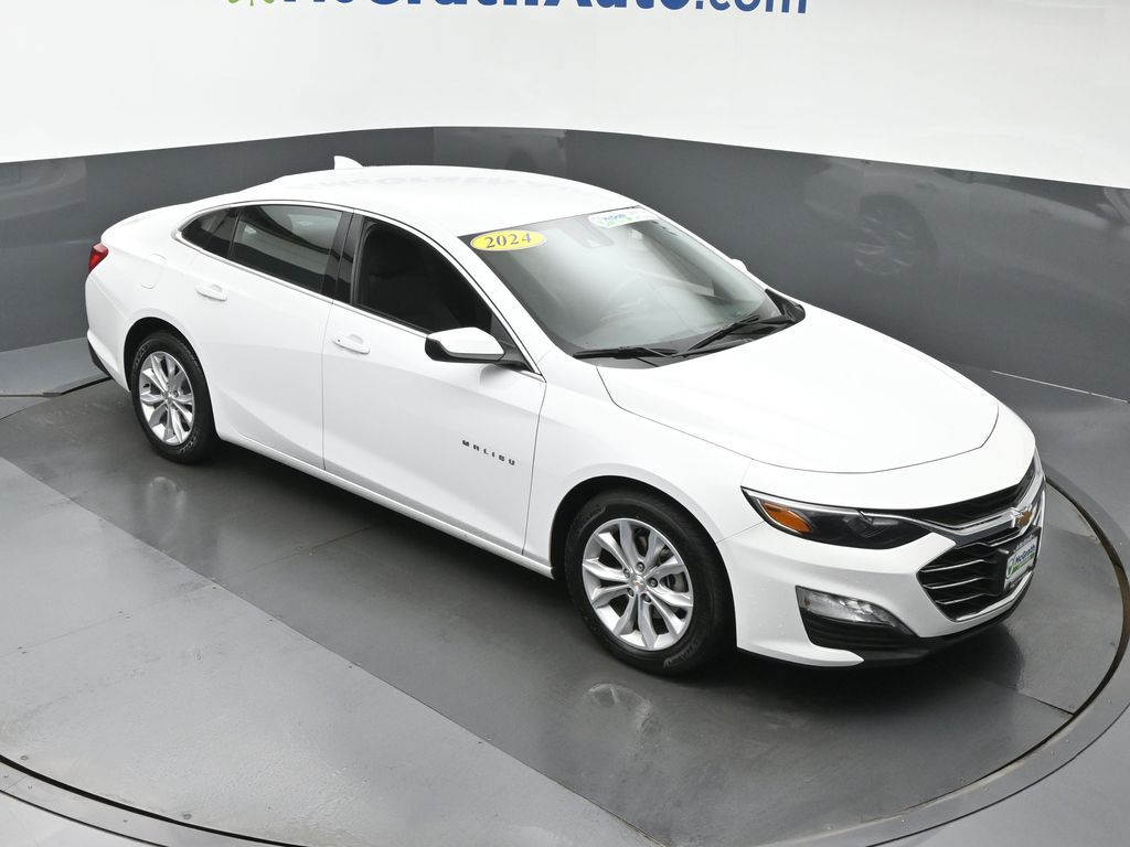 2024 Chevrolet Malibu 1LT photo 2