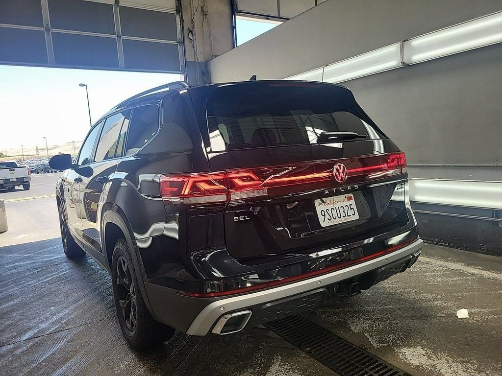 2024 Volkswagen Atlas Peak Edition SEL photo 4