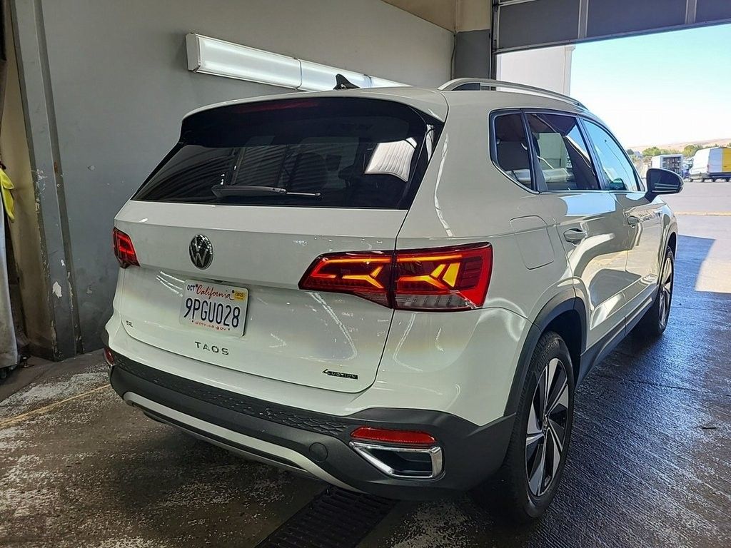 2024 Volkswagen Taos SE photo 2