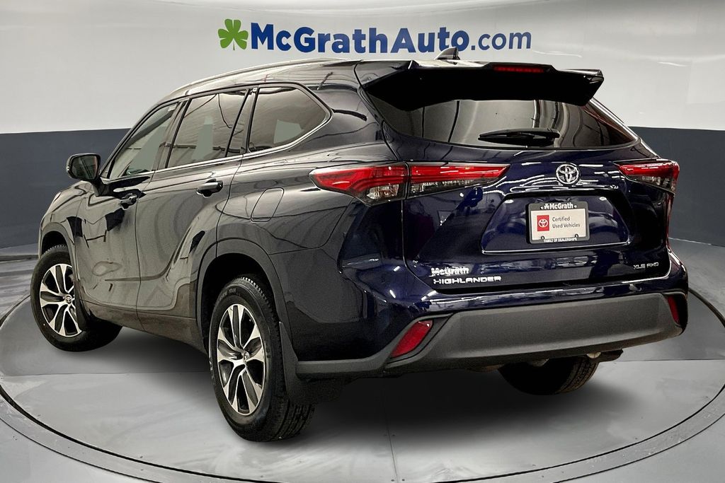 2022 Toyota Highlander XLE photo 2
