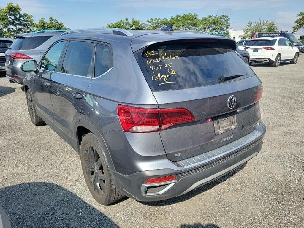 2022 Volkswagen Taos SE photo 3