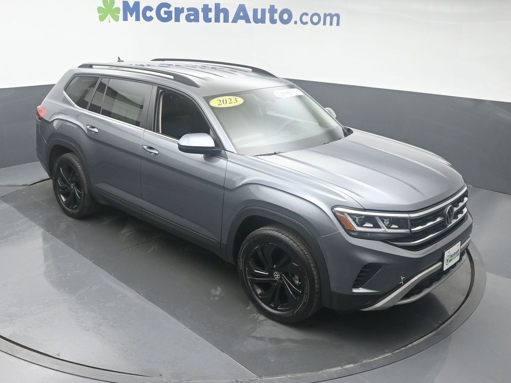 Used 2023 Volkswagen Atlas SE w/Tech with VIN 1V2WR2CA4PC507698 for sale in Marion, IA