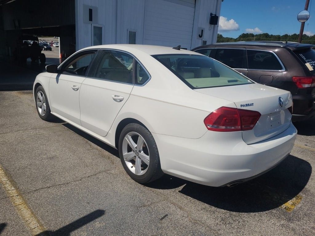 2015 Volkswagen Passat SE photo 2