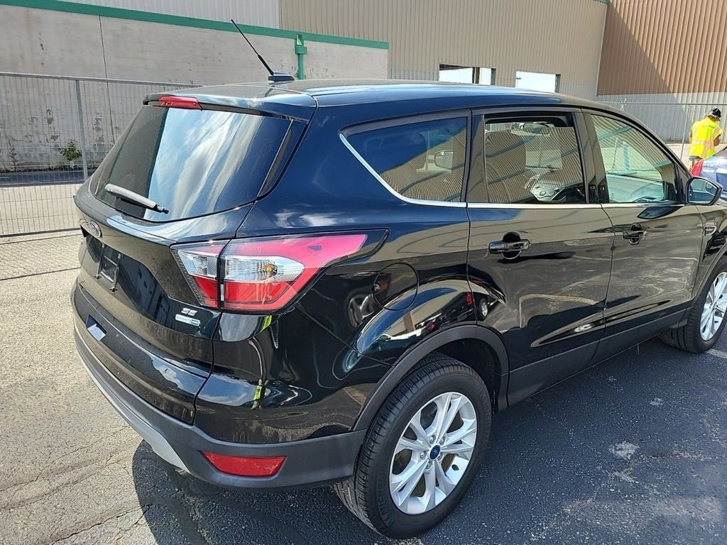 2017 Ford Escape SE photo 2