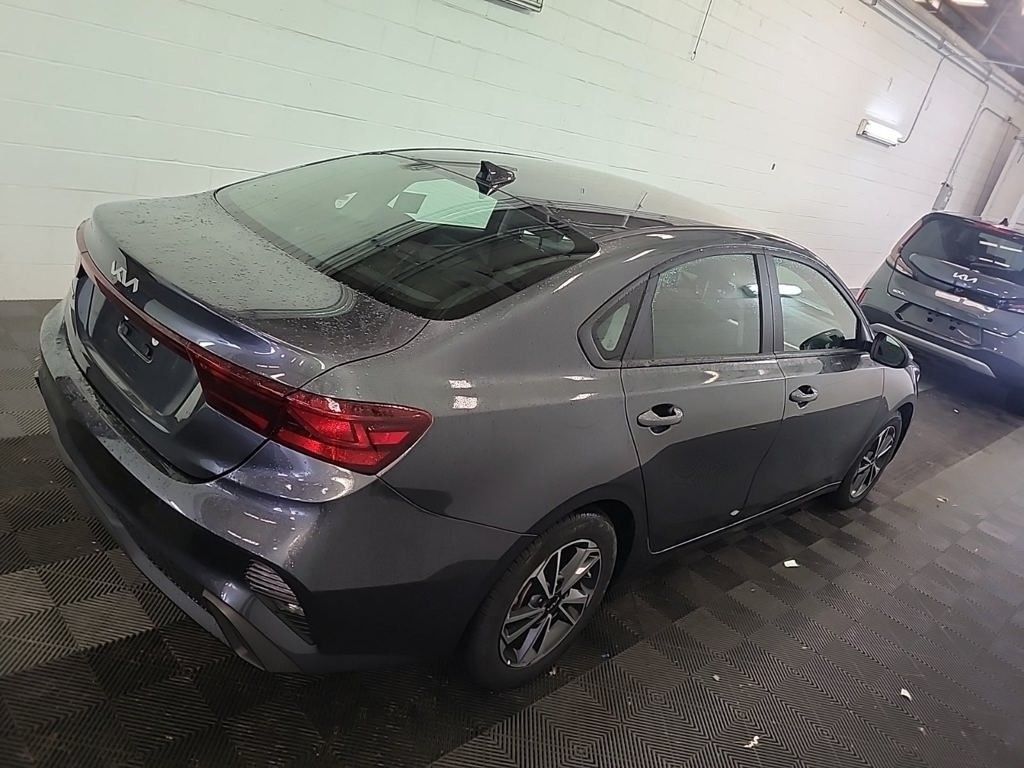2024 Kia Forte LXS photo 2