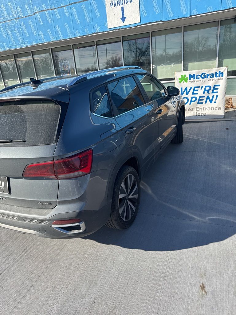 2023 Volkswagen Taos SE photo 4
