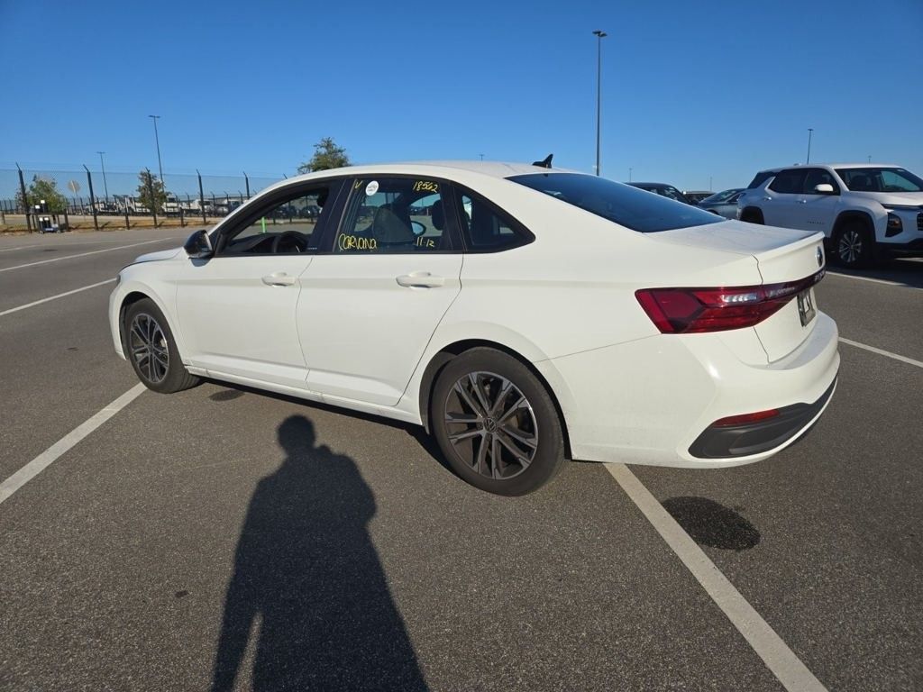 2025 Volkswagen Jetta 1.5T Sport photo 3