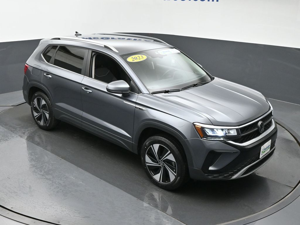 2023 Volkswagen Taos SE photo 2