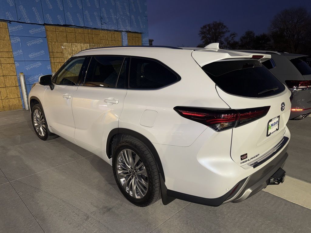 2024 Toyota Highlander Hybrid Platinum photo 4