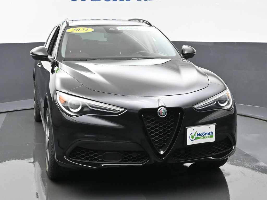 2021 Alfa Romeo Stelvio photo 2