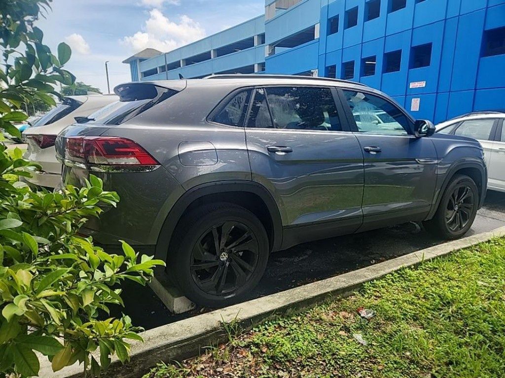 2021 Volkswagen Atlas Cross Sport V6 SE Technology photo 2