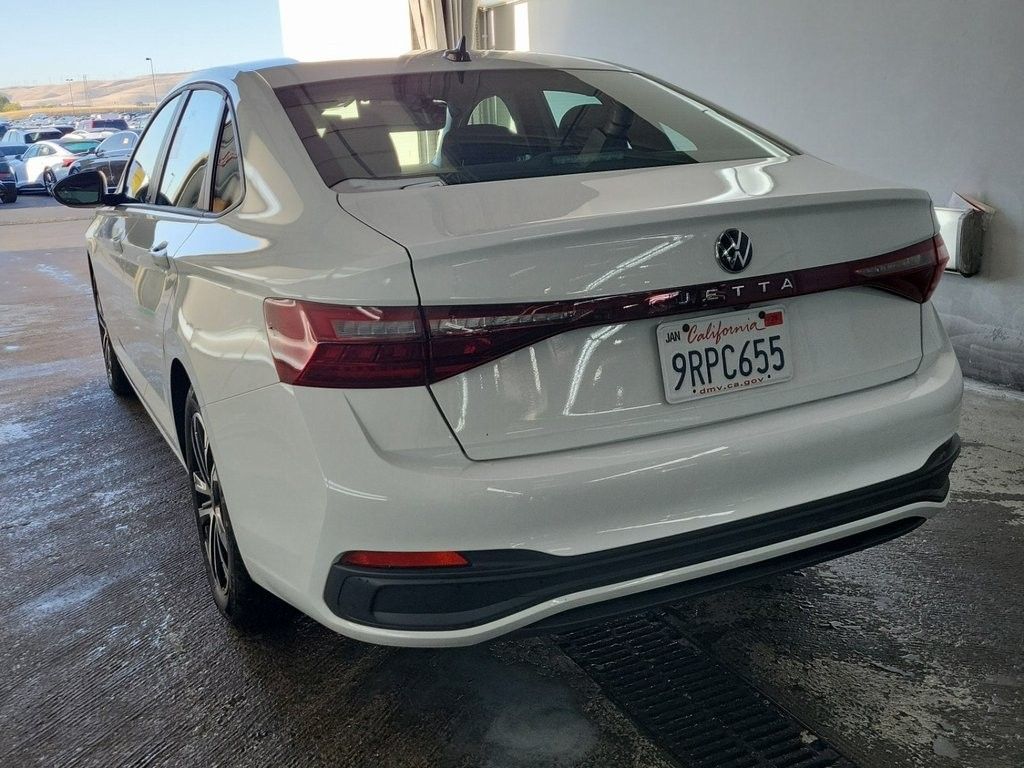 2025 Volkswagen Jetta 1.5T Sport photo 4
