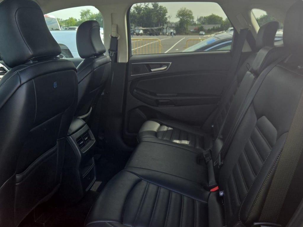 2024 Ford Edge SEL photo 3