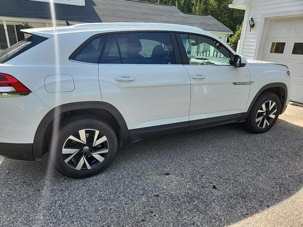 2023 Volkswagen Atlas Cross Sport SE photo 3