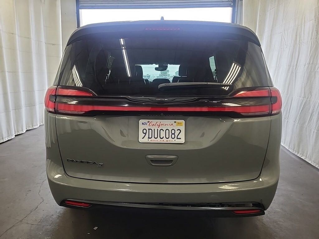 Used 2022 Chrysler Pacifica Touring L Van Passenger Van