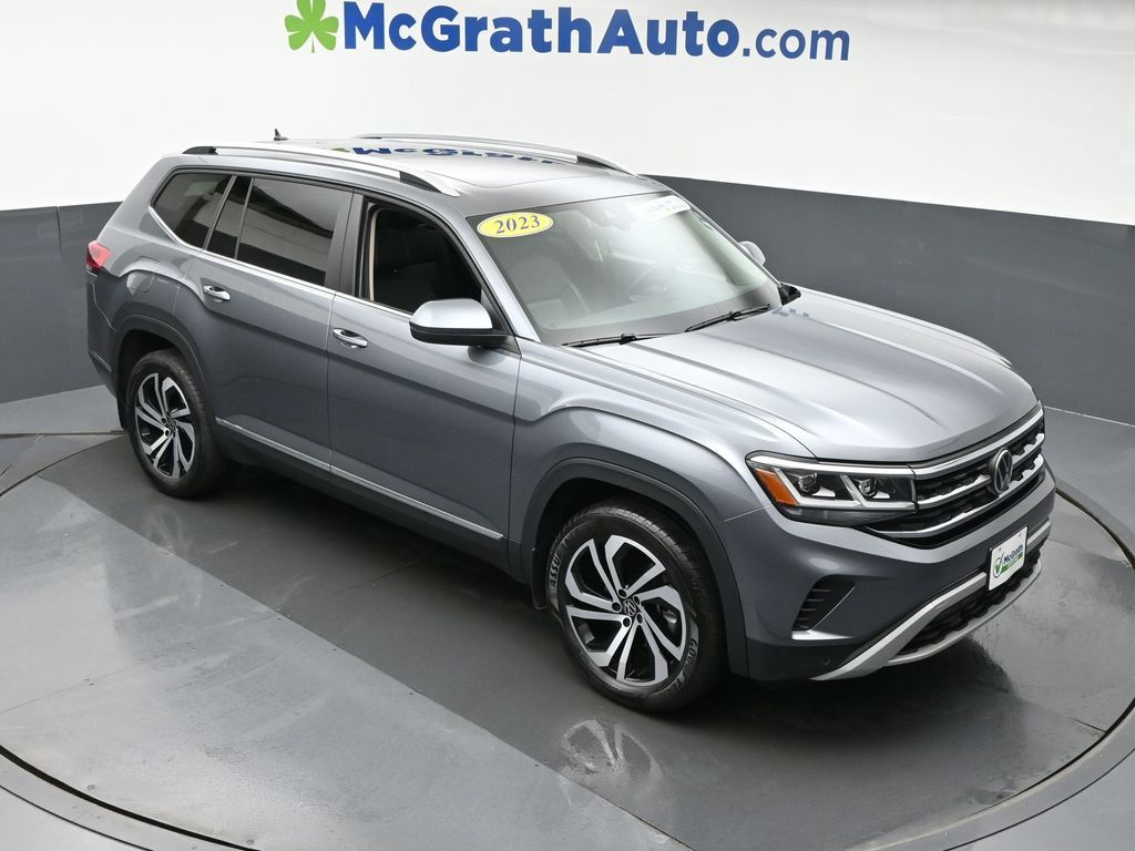 2023 Volkswagen Atlas SEL photo 2