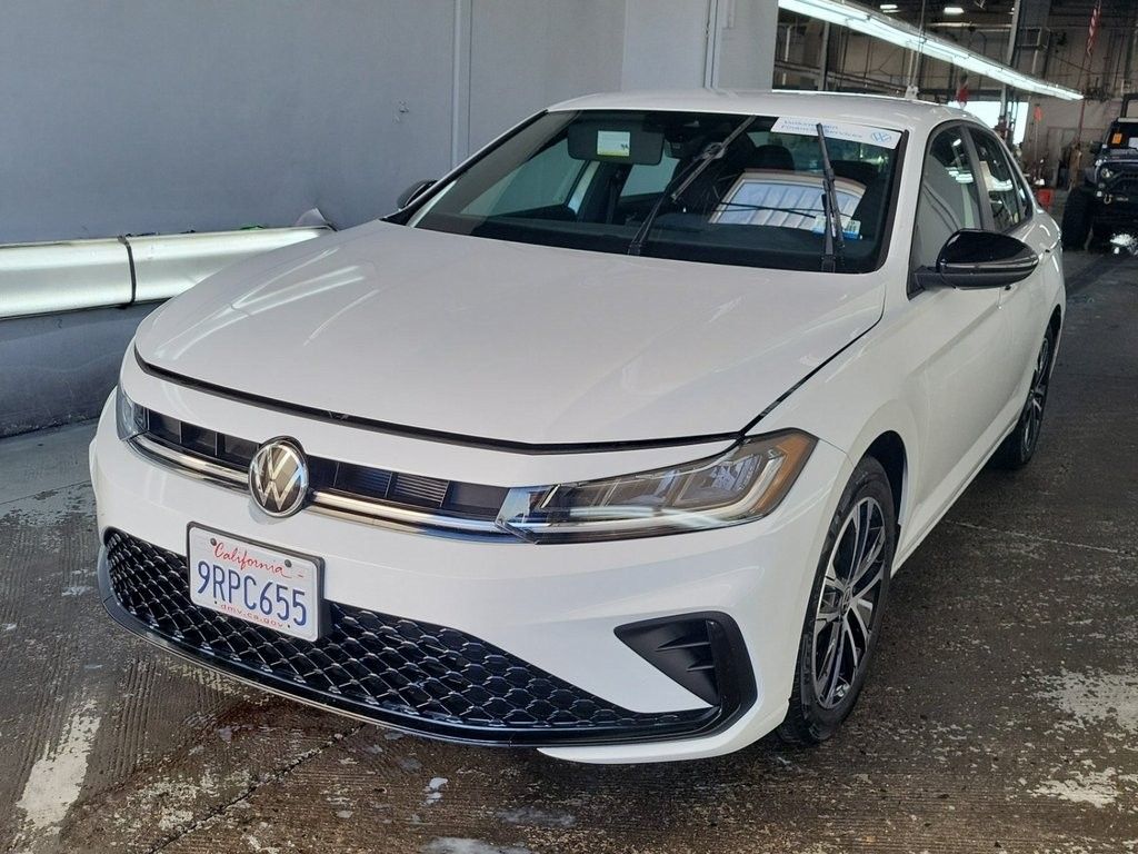 2025 Volkswagen Jetta 1.5T Sport photo 2