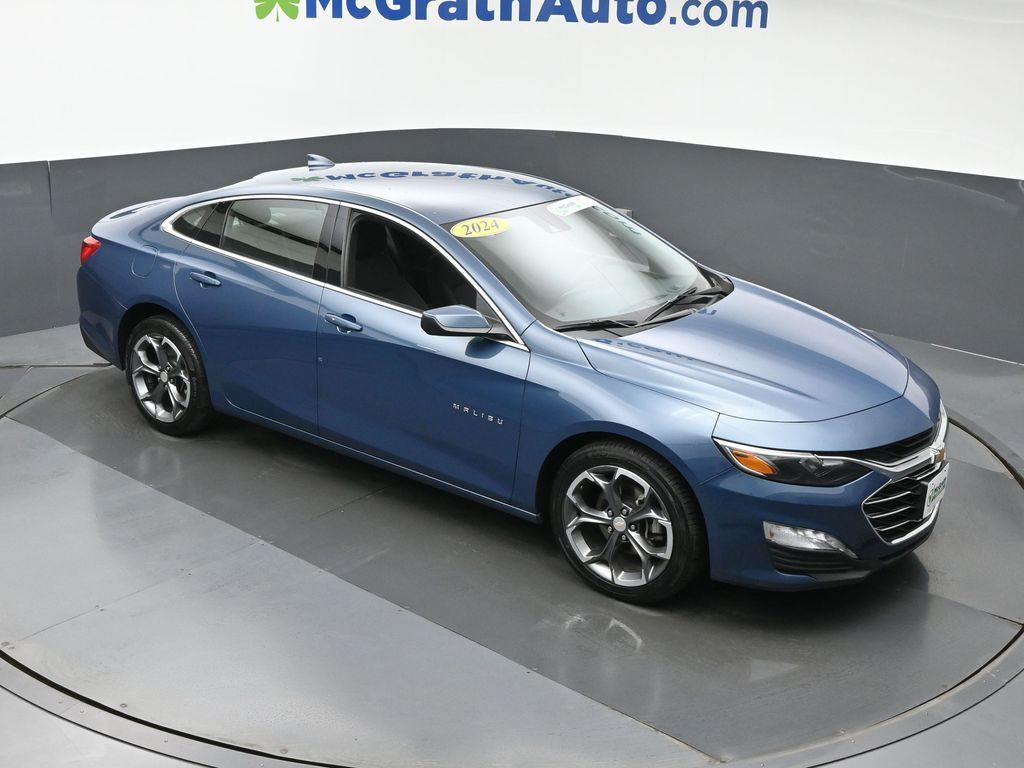 2024 Chevrolet Malibu 1LT photo 2