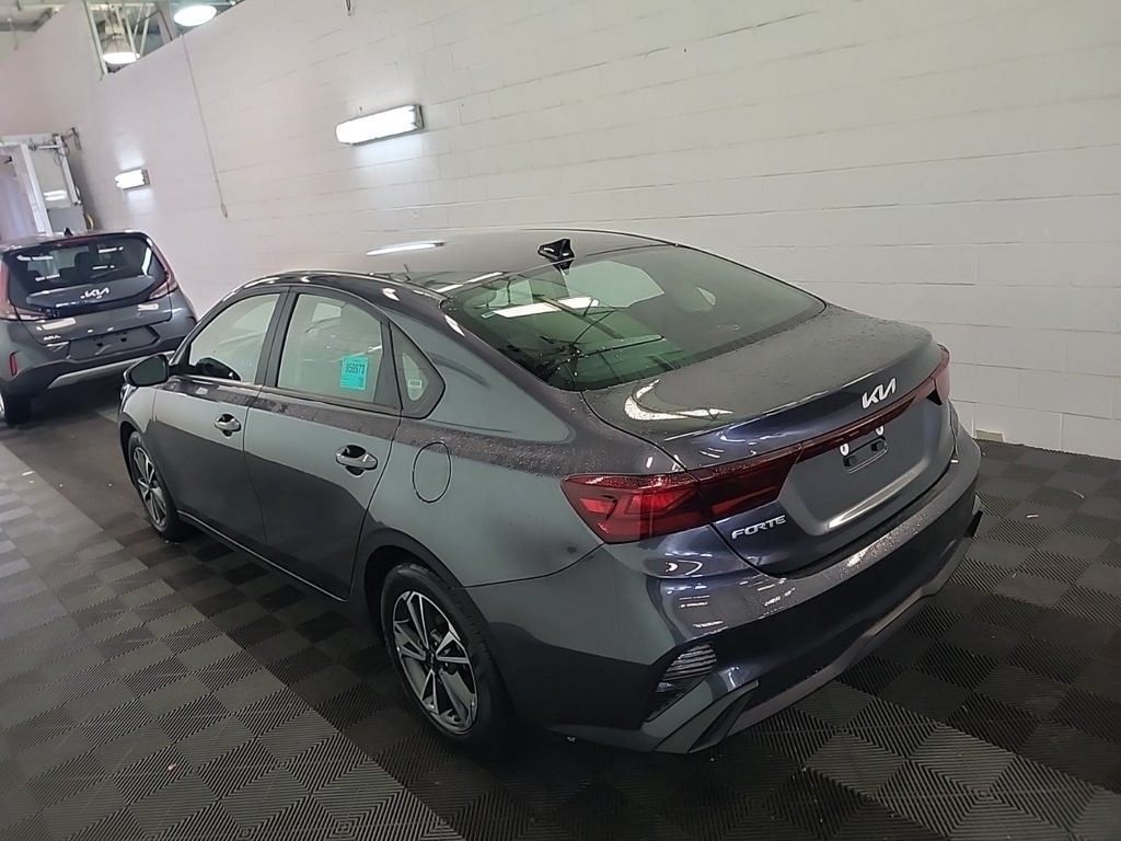 2024 Kia Forte LXS photo 3