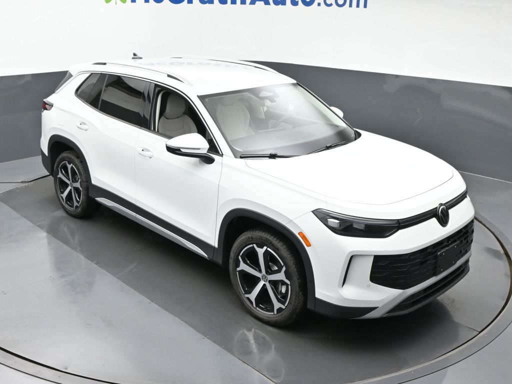 2025 Volkswagen Tiguan SE photo 2
