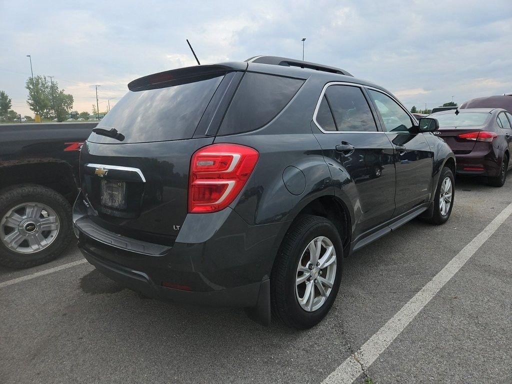 2017 Chevrolet Equinox LT photo 4