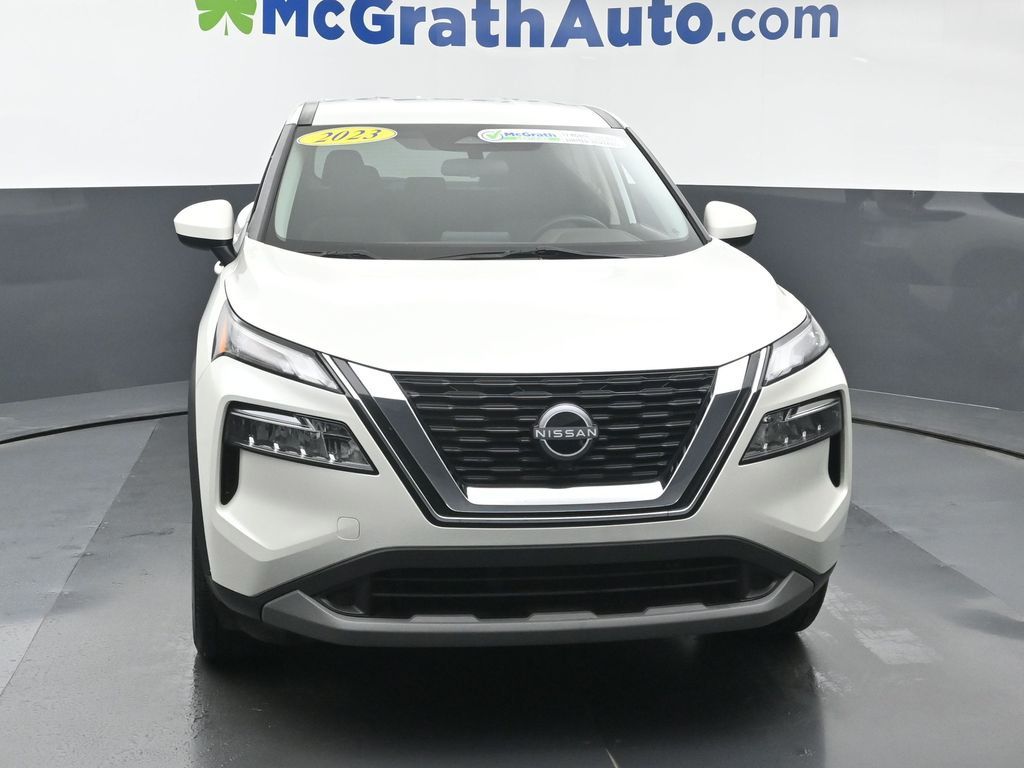 2023 Nissan Rogue SV photo 3