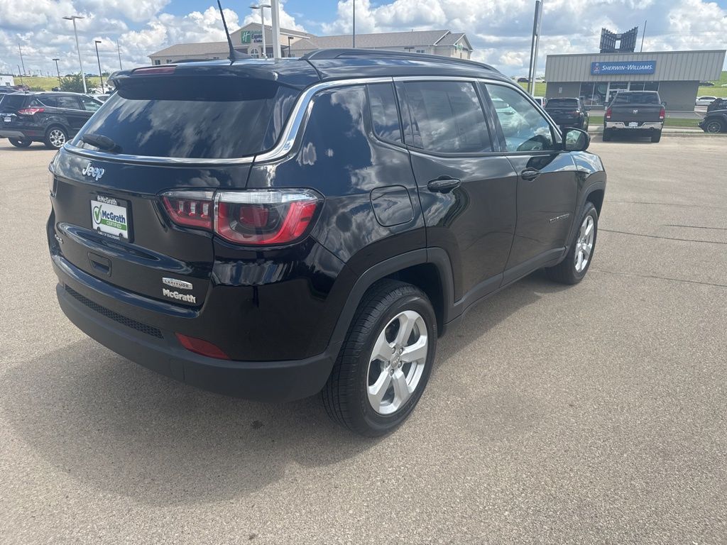 2020 Jeep Compass Latitude photo 2