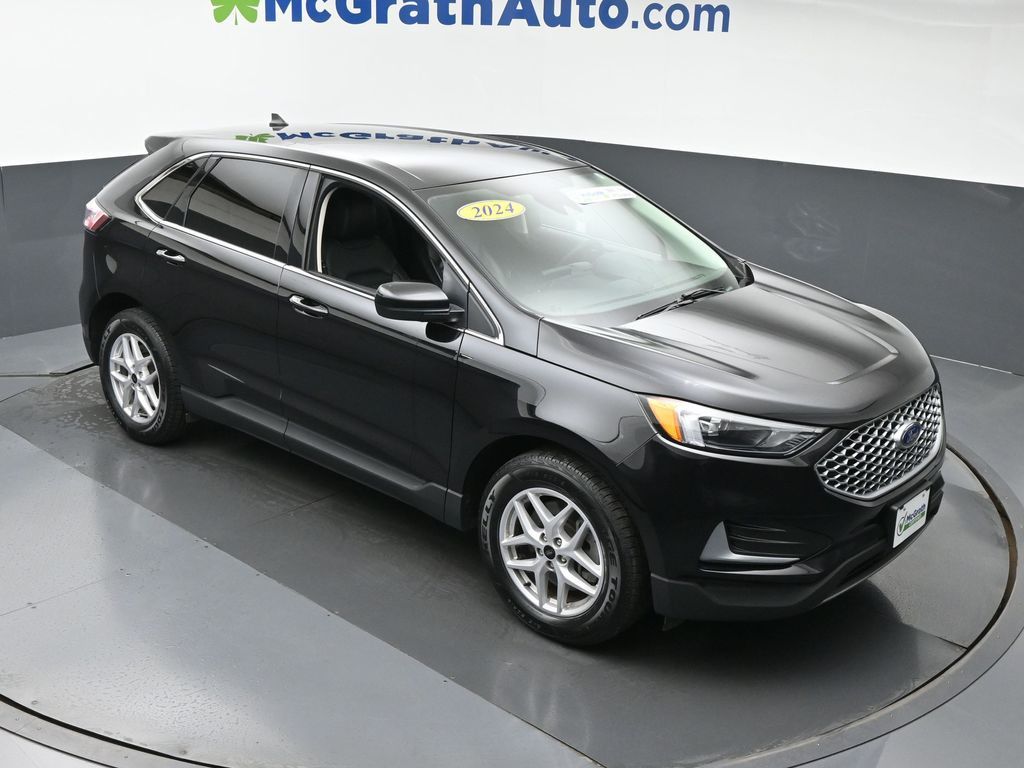 2024 Ford Edge SEL photo 2
