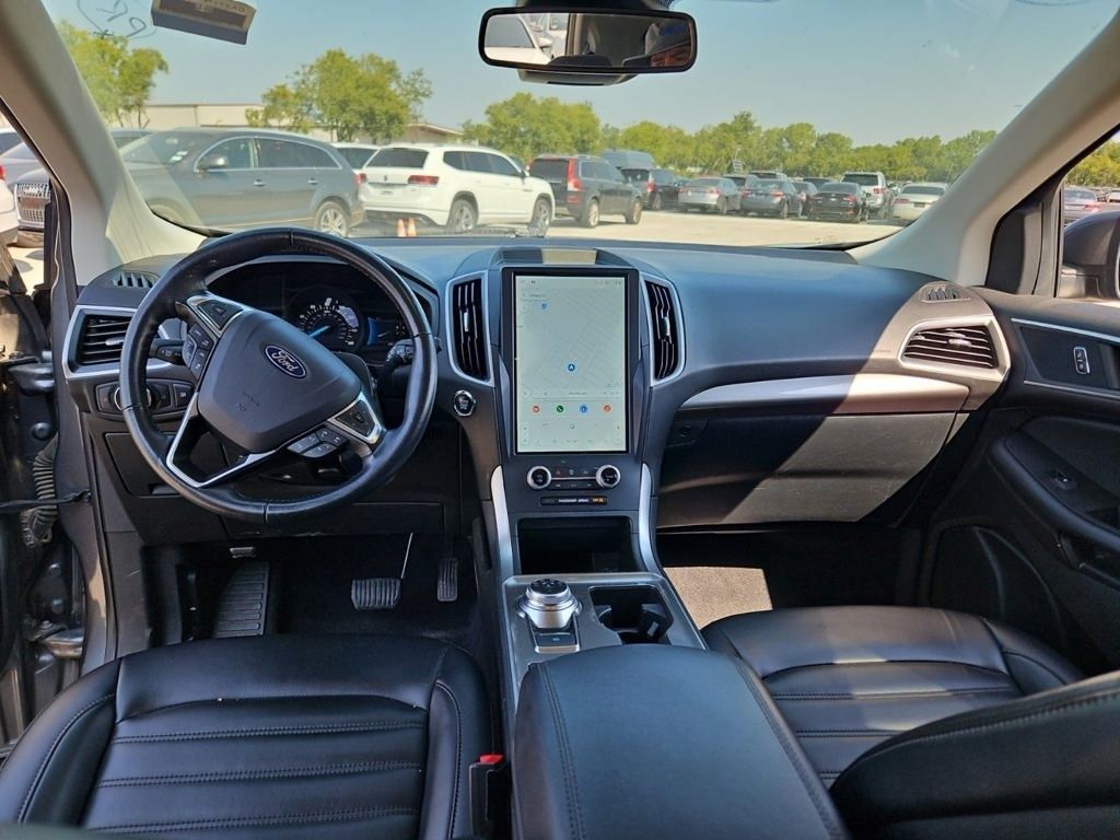 2023 Ford Edge SEL photo 2