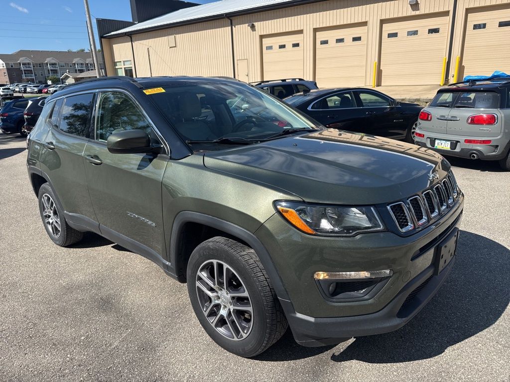 2018 Jeep Compass Latitude photo 2
