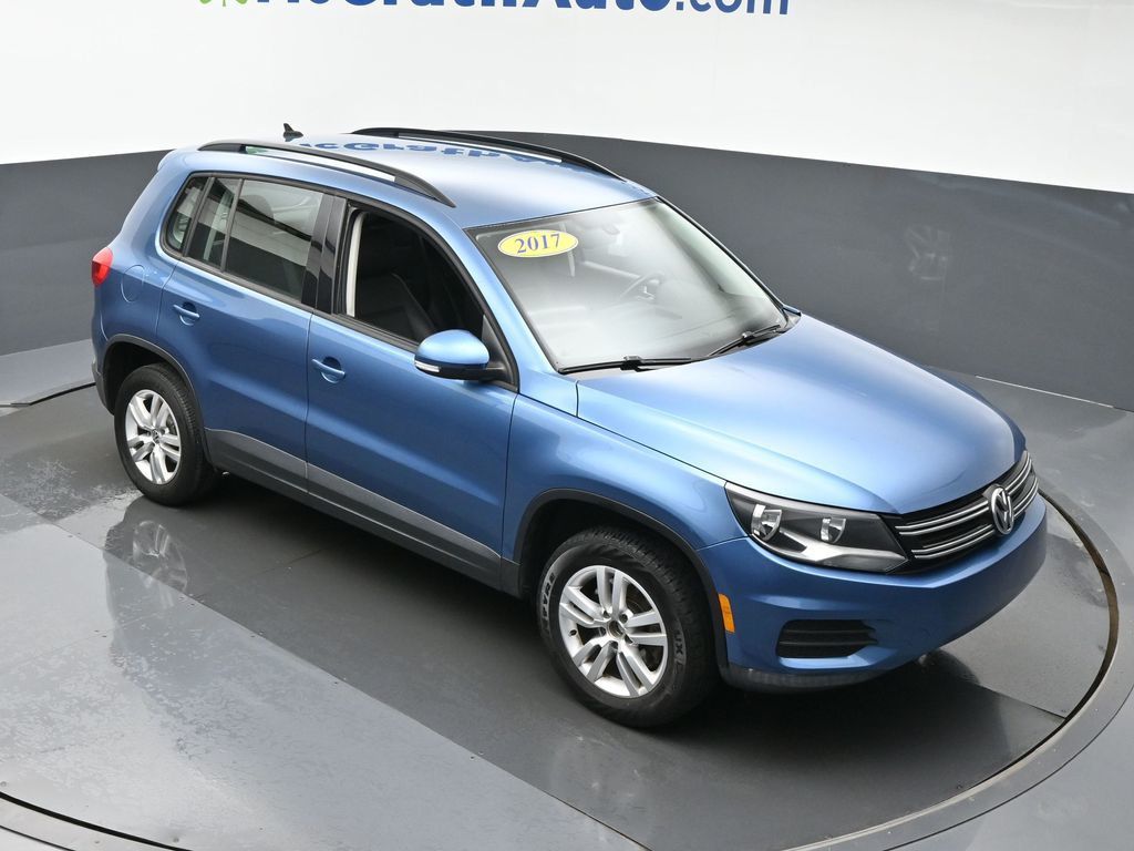 2017 Volkswagen Tiguan S photo 2