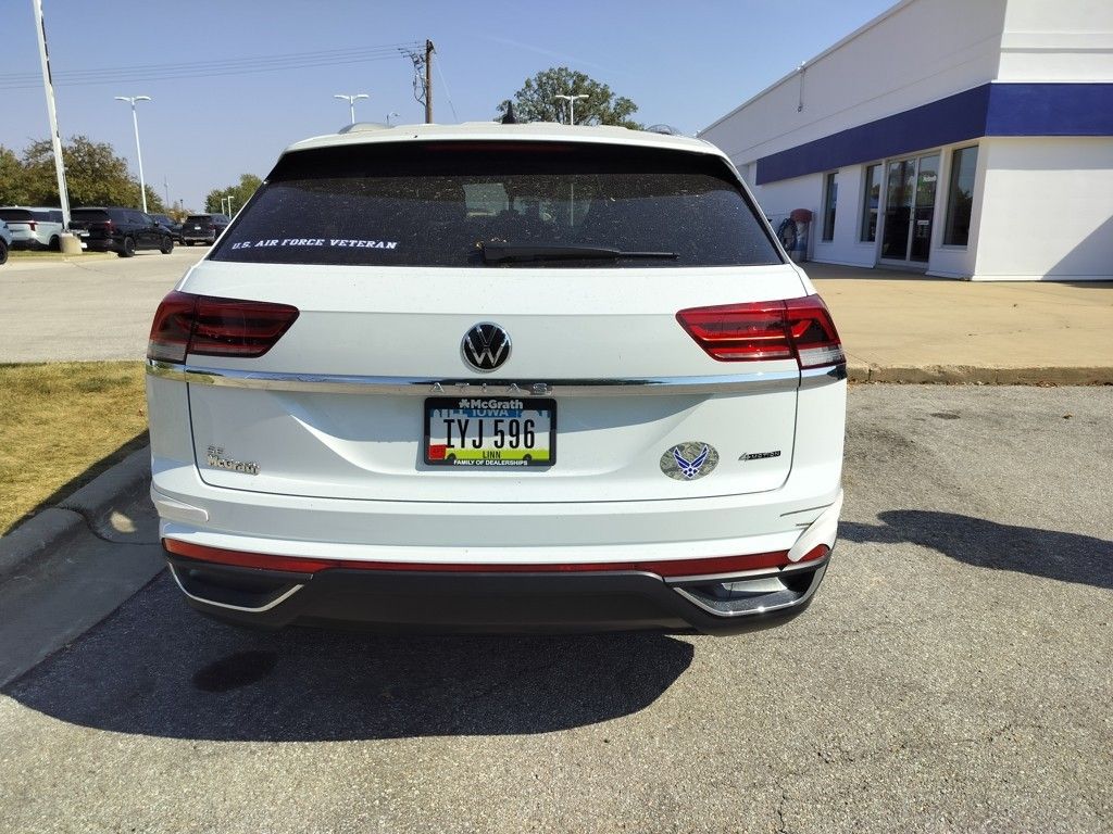 2023 Volkswagen Atlas Cross Sport SE photo 2