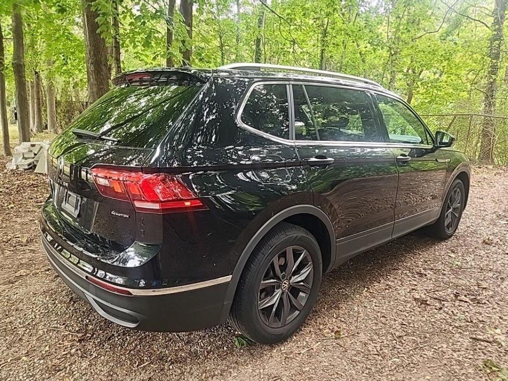 2022 Volkswagen Tiguan SE photo 2