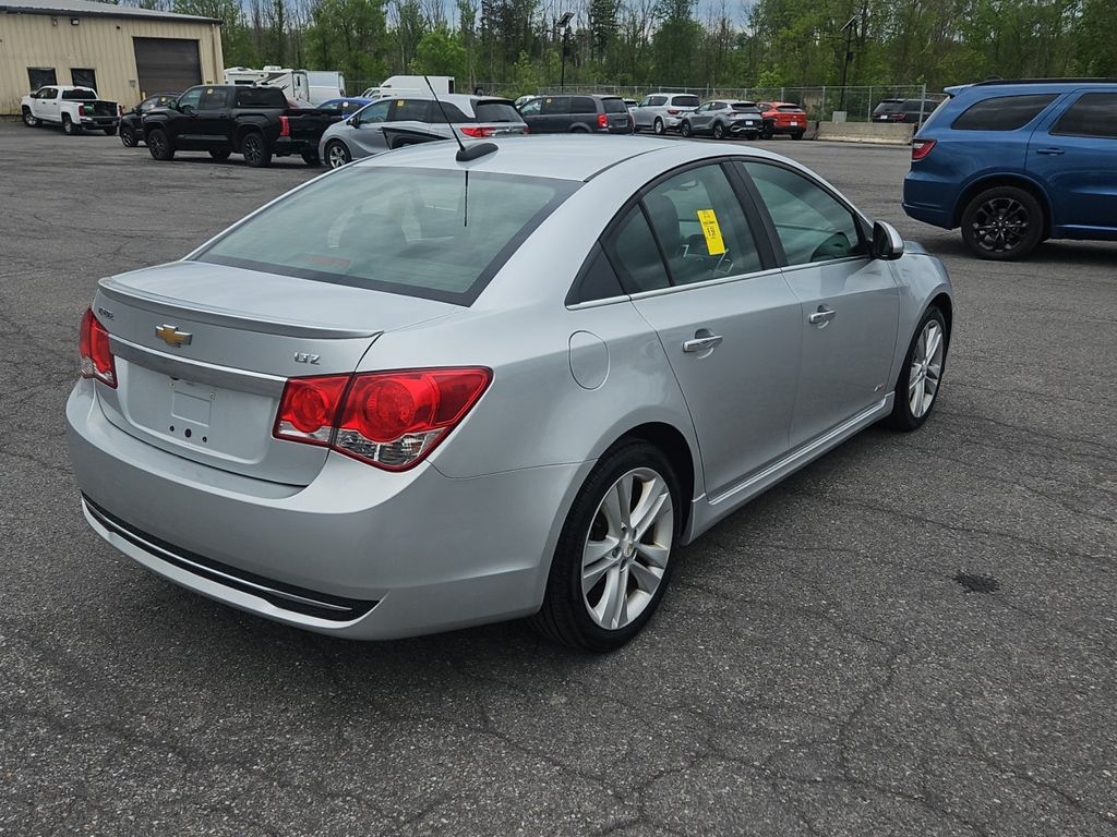2015 Chevrolet Cruze LTZ photo 2