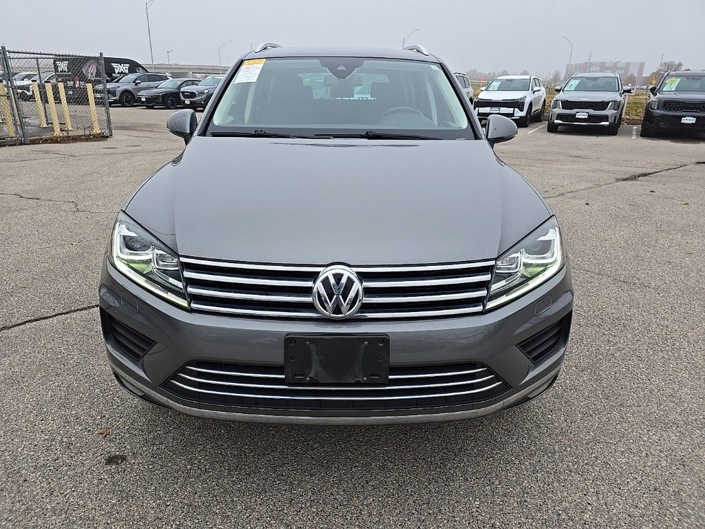 2016 Volkswagen Touareg TDI Sport photo 2